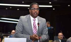 Presidente Abinader designa al diputado Agustín Burgos director del Idoppril