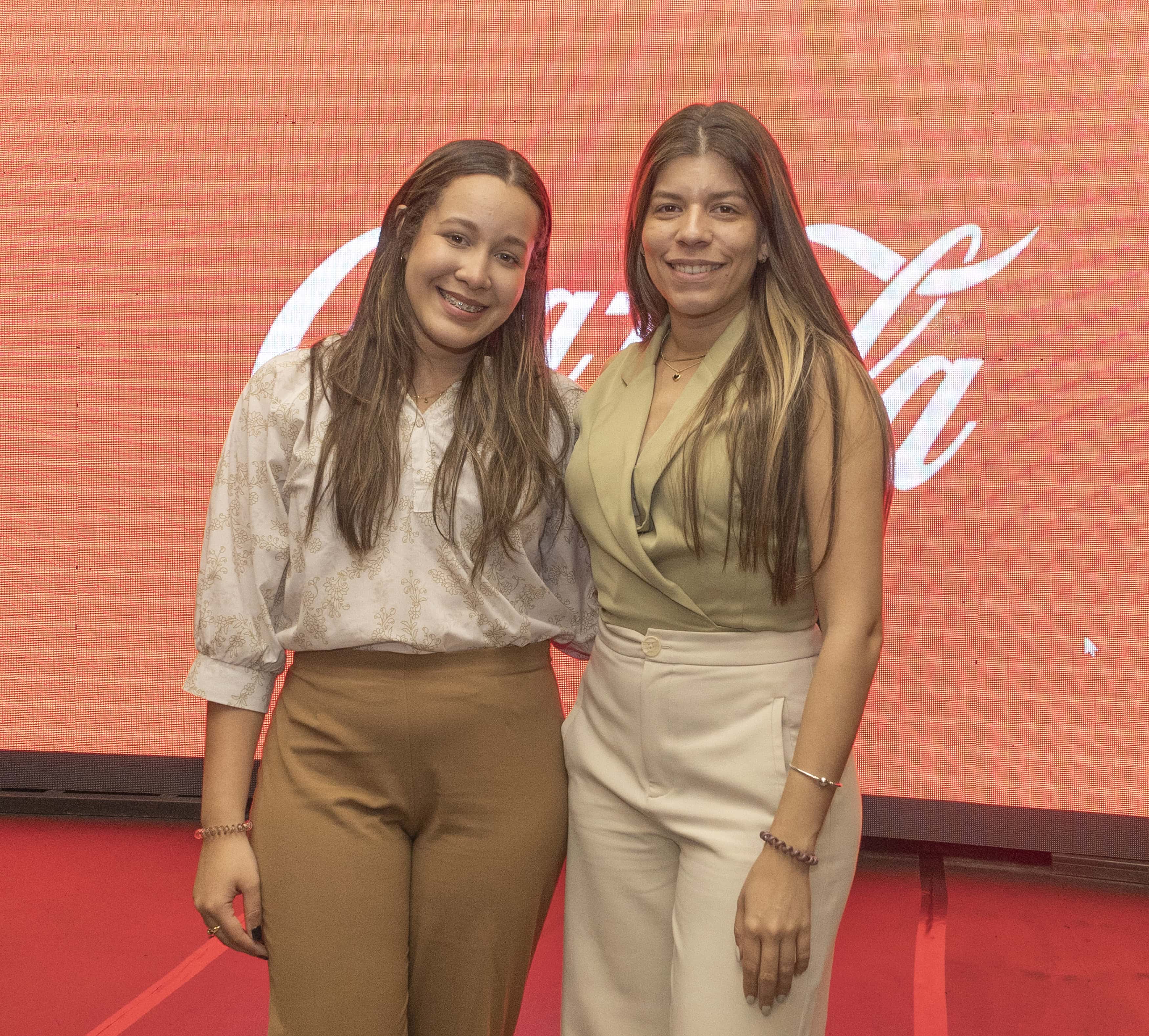 Shantel Mora Durán y Pamela Dionicio.