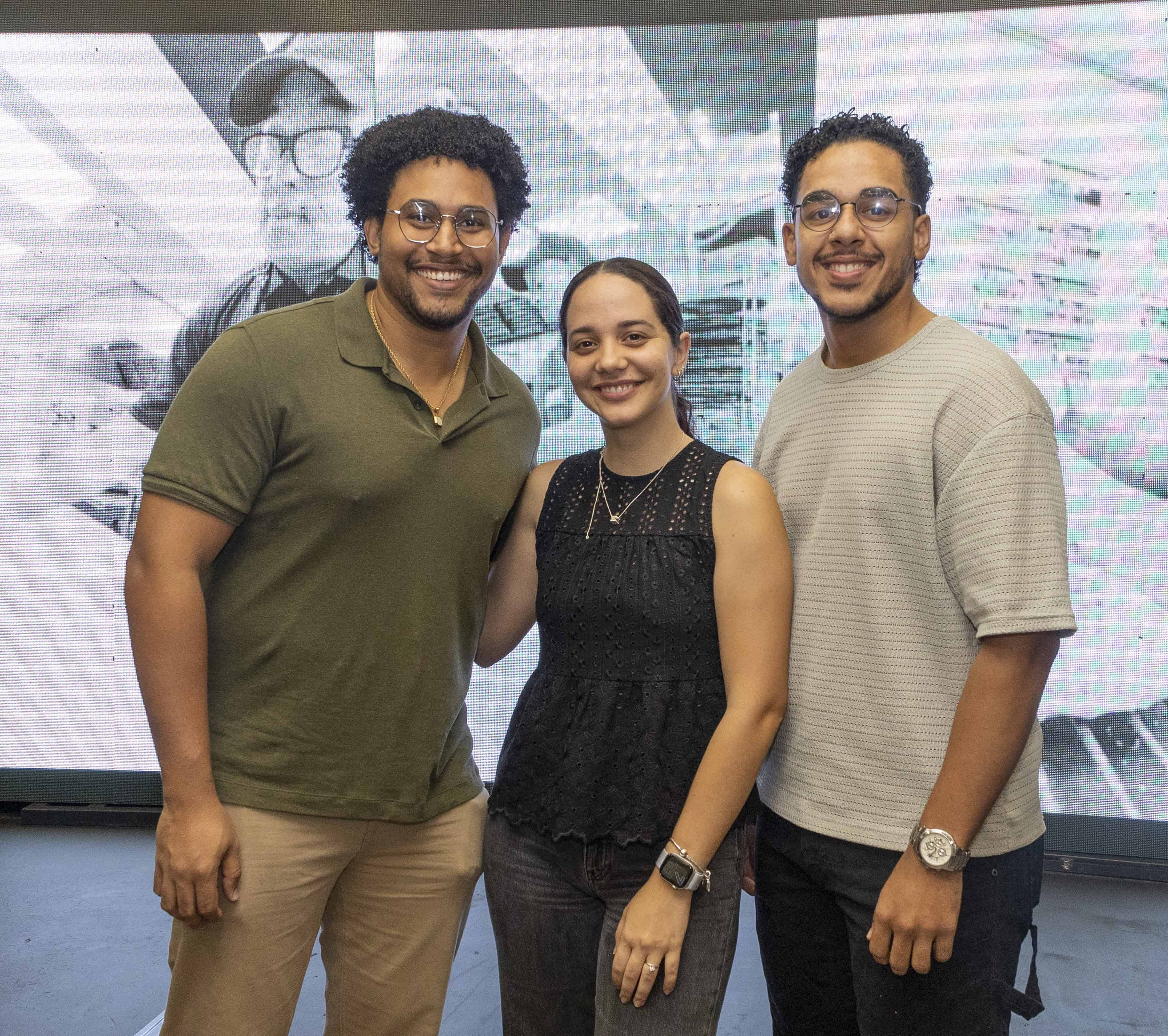 Joan Mejía, Nicole Font y John Castillo. 