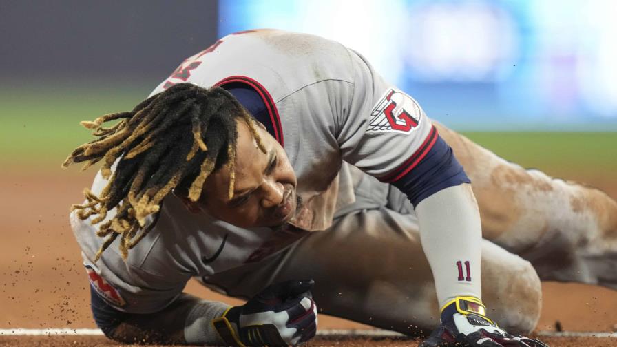 José Ramírez sale del juego de Cleveland por esguince en el tobillo derecho tras tropezar en primera José Ramírez sale del juego de Cleveland por esguince en el tobillo derecho tras tropezar en primera