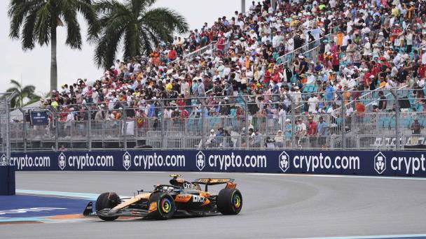 Lando Norris ganó un caótico sprint de Miami que Carlos Sainz y Fernando Alonso no completaron