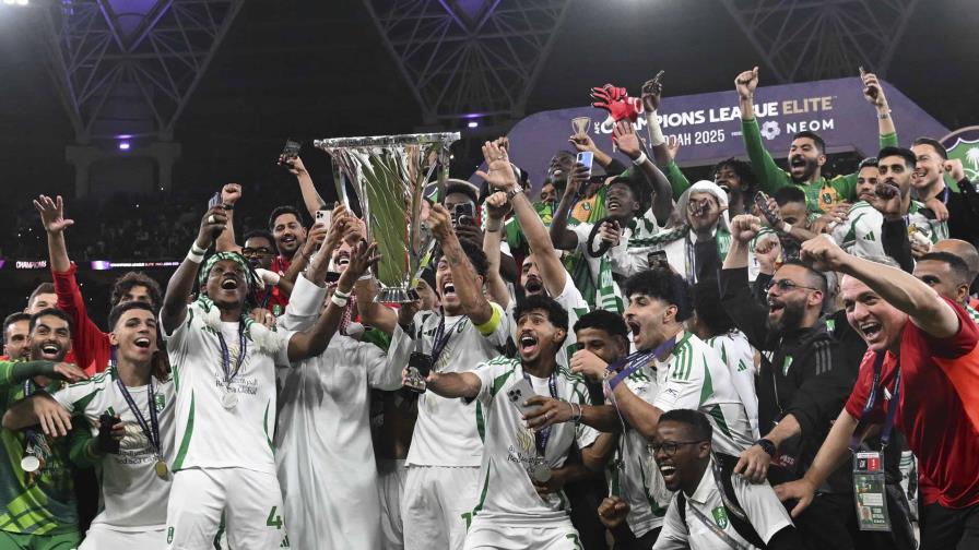 Al-Ahli saudita conquista la Champions asiática con dos pases de gol del brasileño Firmino Al-Ahli saudita conquista la Champions asiática con dos pases de gol del brasileño Firmino
