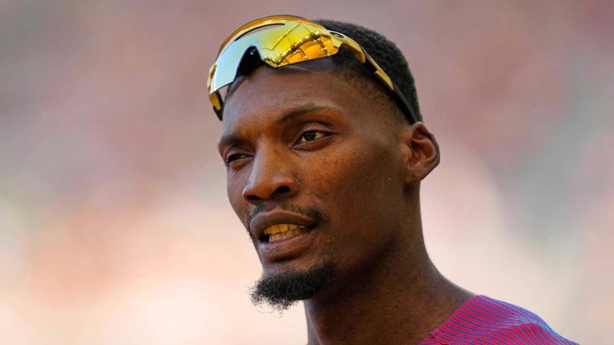 Medallista olímpico de atletismo es acusado de golpear a colega femenina Medallista olímpico de atletismo es acusado de golpear a colega femenina