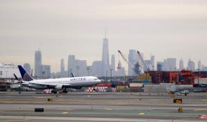 Restringen vuelos del aeropuerto de Newark por problemas de personal y tecnología