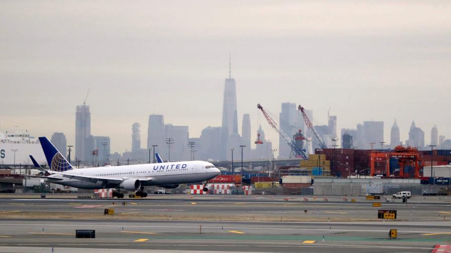 Restringen vuelos del aeropuerto de Newark por problemas de personal y tecnología Restringen vuelos del aeropuerto de Newark por problemas de personal y tecnología