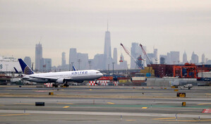 La empresa United Airlines confirma que propuso fusión a su rival American Airlines