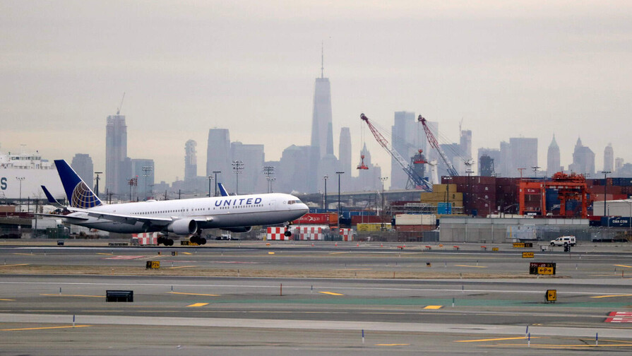 La empresa United Airlines confirma que propuso fusión a su rival American Airlines