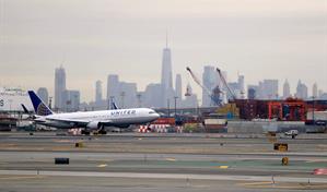 Dos aviones chocan en pista de Nueva York en medio de la escasez de controladores en EE. UU.
