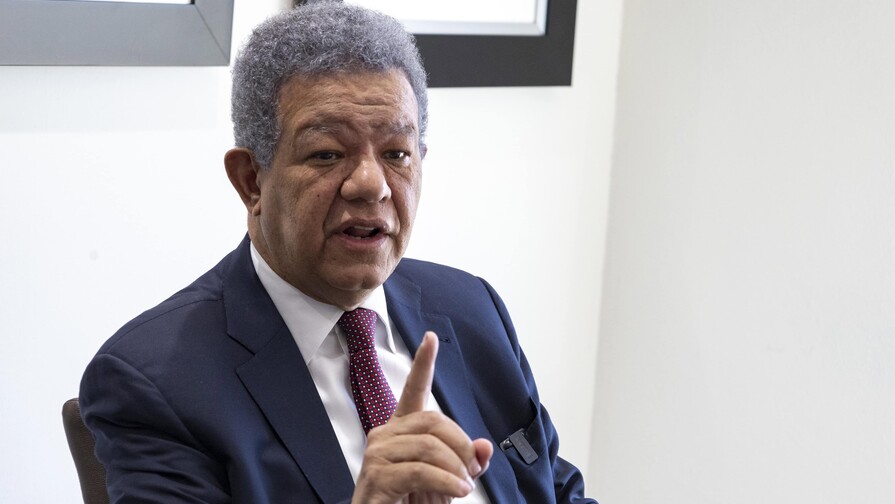 Leonel haciendo su diligencia