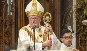 El cardenal Dolan, sobre la imagen de Trump vestido de papa: No ha estado bien El cardenal Dolan, sobre la imagen de Trump vestido de papa: No ha estado bien