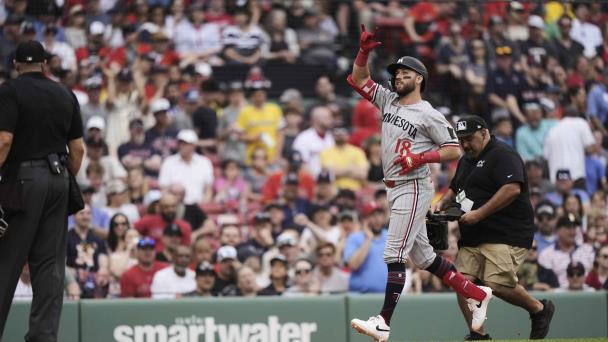 Kody Clemens conecta jonrón en su debut en Fenway Park, Devers da tres hits pero los Twins ganan