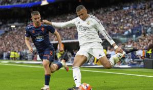 Mbappé marca dos goles, Real Madrid gana y se prepara para el súper clásico