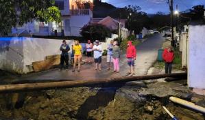 Hombre muere aplastado por un árbol por derrumbe provocado por lluvias en Puerto Rico
