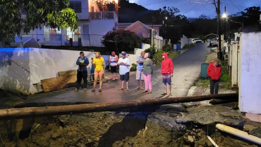 Hombre muere aplastado por un árbol por derrumbe provocado por lluvias en Puerto Rico Hombre muere aplastado por un árbol por derrumbe provocado por lluvias en Puerto Rico