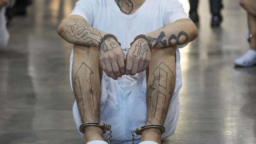 Cinco guardias de prisión en Virginia heridos por reclusos acusados de ser miembros de MS-13 Cinco guardias de prisión en Virginia heridos por reclusos acusados de ser miembros de MS-13