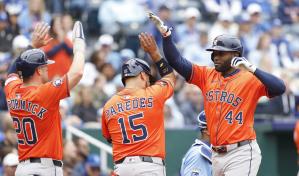 Astros colocan a Yordan Álvarez en la lista de lesionados por inflamación en su mano derecha