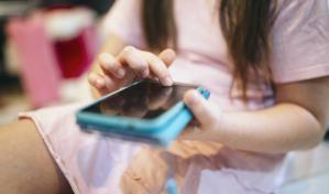 Grecia lanza app para ayudar a padres a controlar el tiempo que sus hijos pasan en línea