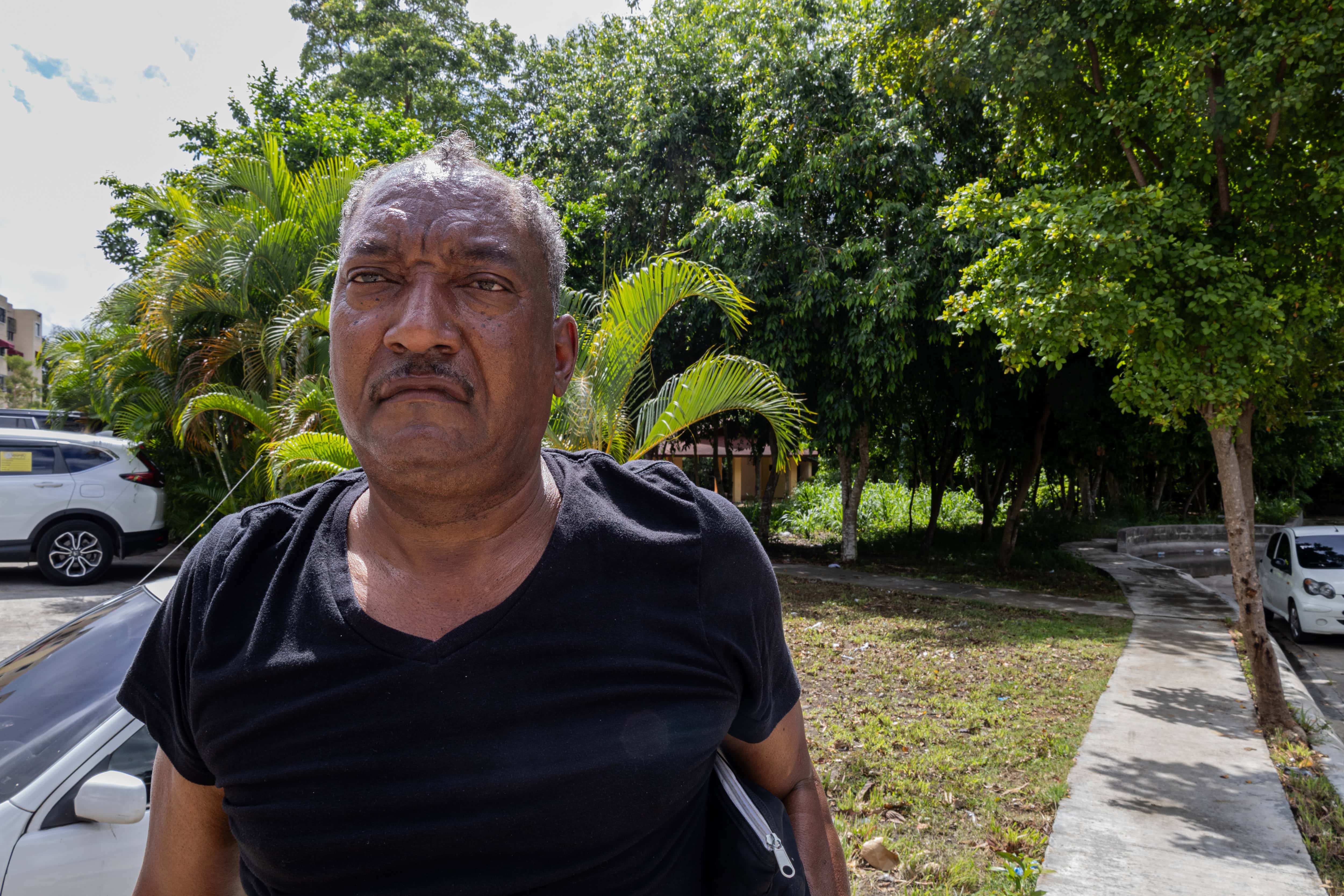Rafael Zabala, vecino del residencial Carmen Renata.
