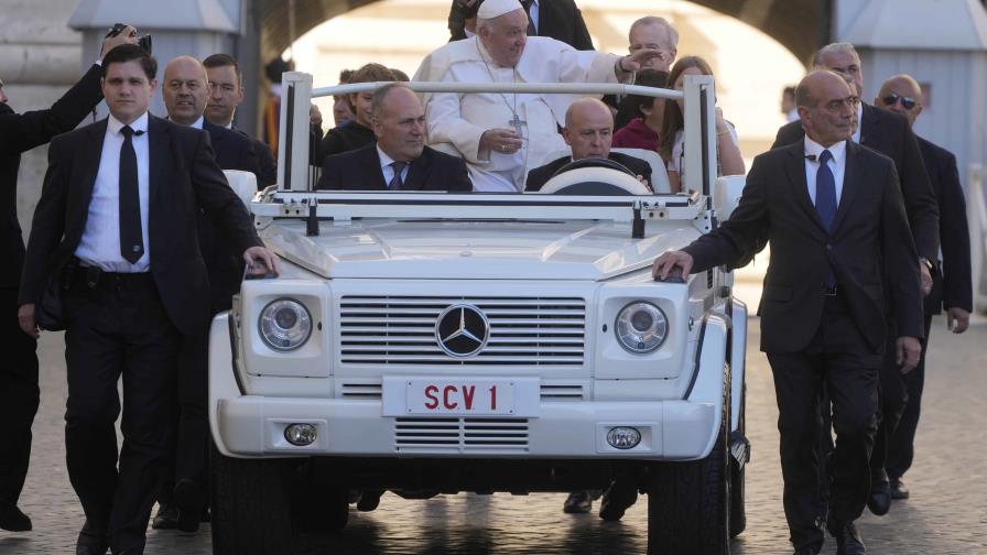 El papa Francisco don&oacute; papam&oacute;vil para usarlo como unidad m&eacute;dico para ni&ntilde;os en Gaza