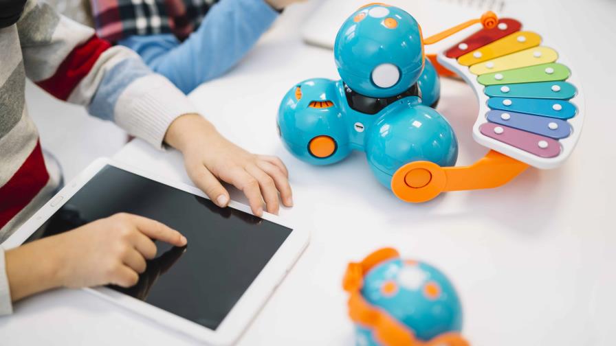 Emiratos impartir&aacute; clases sobre inteligencia artificial desde el preescolar