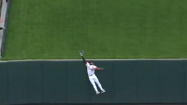 VIDEO | Victor Scott II le roba jonrón a Juan Soto, San Luis barre a los Mets