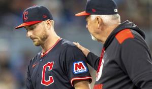 Bibee sale tras cinco entradas por calambres, pero Guardianes vencen 5-4 a Azulejos