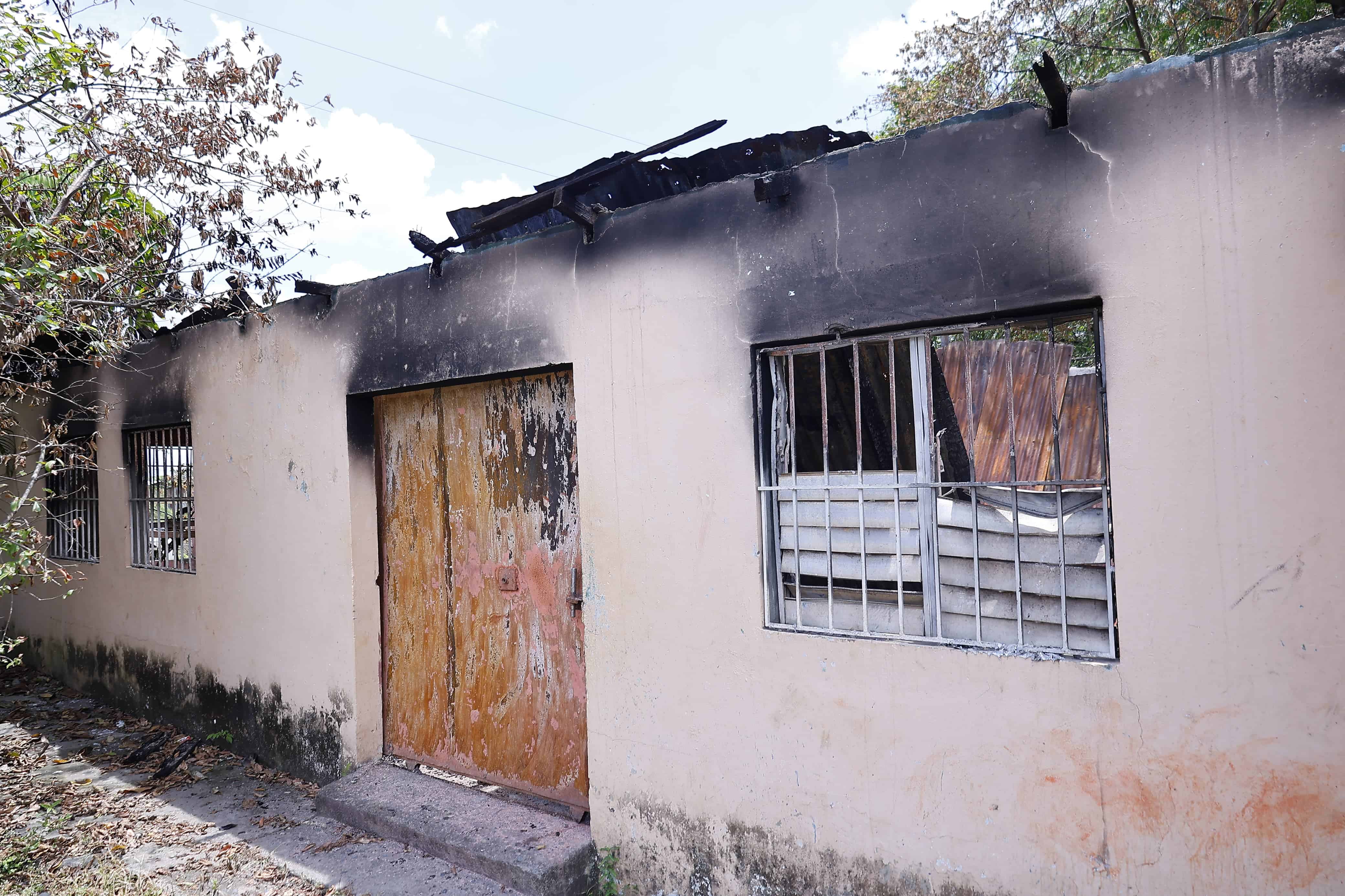 La casa tenía puertas en sus cuatro lados, pero la mayoría estaba condenada.