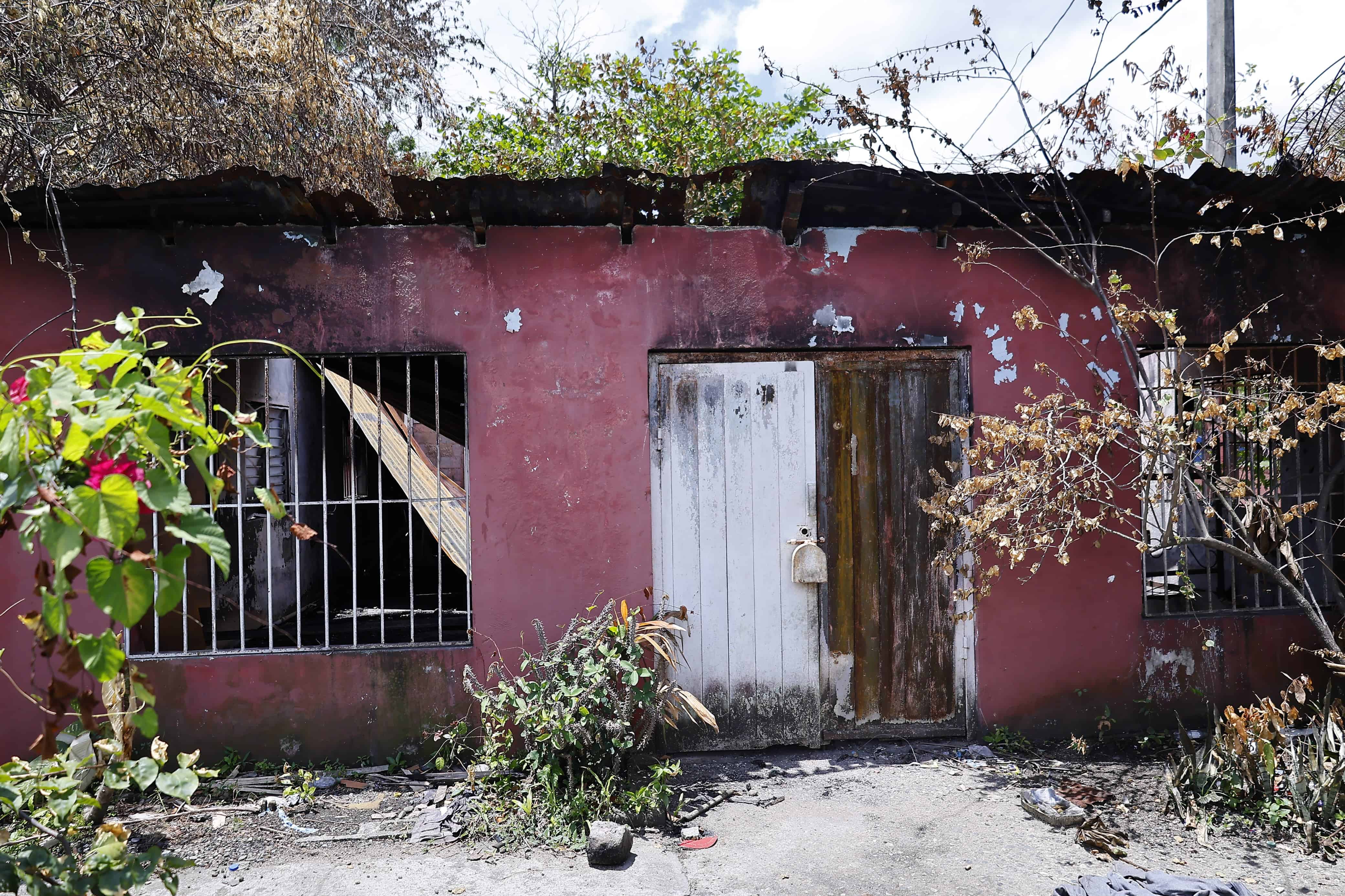 La casa tenía puertas en sus cuatro lados, pero la mayoría estaba condenada.
