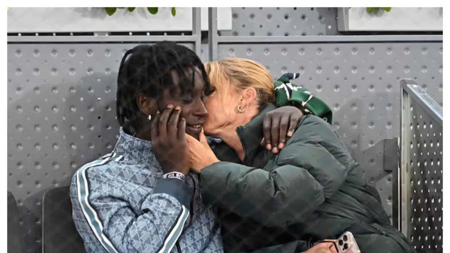 Najwa Nimri, actriz de Vis a Vis, se deja ver con su novio: un modelo negro de 28 años Najwa Nimri, actriz de Vis a Vis, se deja ver con su novio: un modelo negro de 28 años