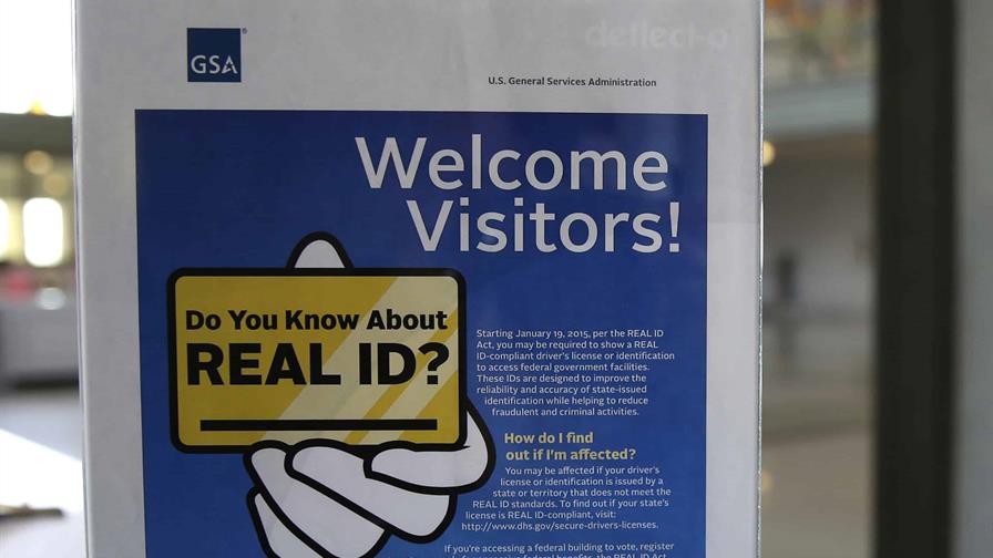 EE. UU. aplicará en sus aeropuertos una tarifa de 45 dólares a pasajeros sin la Real ID EE. UU. aplicará en sus aeropuertos una tarifa de 45 dólares a pasajeros sin la Real ID