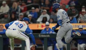 Dodgers expectantes ante salida de Teoscar Hernández por problemas en su muslo izquierdo