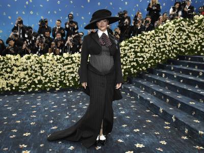 Rihanna, en espera de su tercer hijo y lo revela en la Met Gala 2025