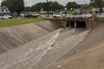 Rescatistas buscan a niña desaparecida en inundaciones en Texas mientras alertan sobre más tormentas Rescatistas buscan a niña desaparecida en inundaciones en Texas mientras alertan sobre más tormentas