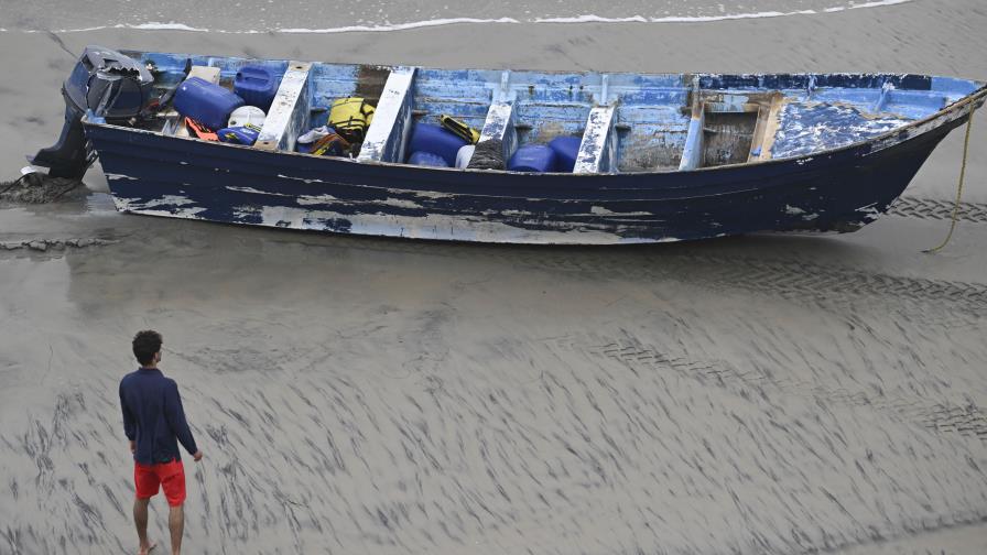 Al menos tres muertos y siete desaparecidos tras volcarse un barco con migrantes en San Diego Al menos tres muertos y siete desaparecidos tras volcarse un barco con migrantes en San Diego