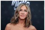 Detienen a un hombre tras estrellar su vehículo contra la puerta de la casa de Jennifer Aniston