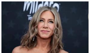 Detienen a un hombre tras estrellar su vehículo contra la puerta de la casa de Jennifer Aniston