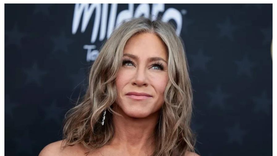 Detienen a un hombre tras estrellar su vehículo contra la puerta de la casa de Jennifer Aniston Detienen a un hombre tras estrellar su vehículo contra la puerta de la casa de Jennifer Aniston