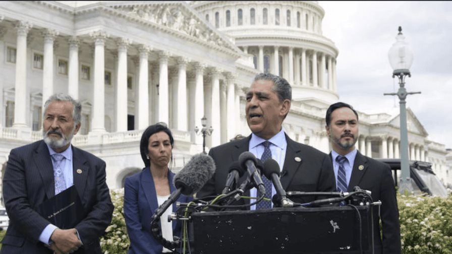 Espaillat y otros demócratas reivindican a empresarios latinos como motor de la economía de EE. UU. Espaillat y otros demócratas reivindican a empresarios latinos como motor de la economía de EE. UU.