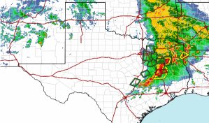 Tormentas causan inundaciones, tornados y la cancelación de cientos de vuelos en Texas