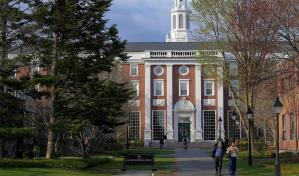 La Administración Trump congela todas las nuevas subvenciones a la Universidad de Harvard