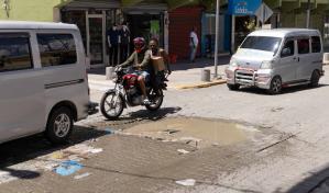 La calle París se deteriora, pese a su reconstrucción hace más de un año