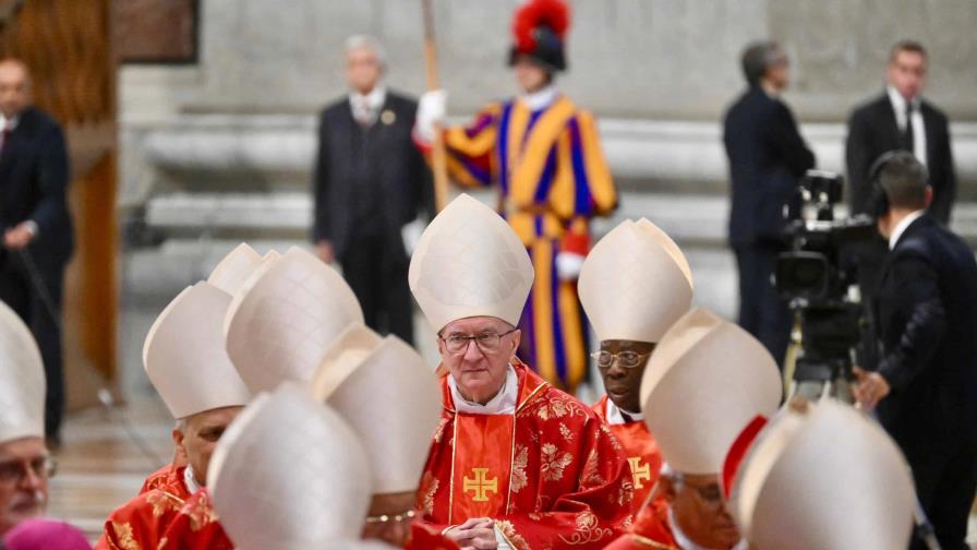 La Constitución vaticana y los ritos del cónclave, en la mesa de los cardenales