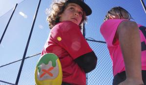 Guantes para deslizarse se popularizan en el béisbol, aunque en ligas juveniles no son tan útiles