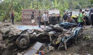 Once maestras muertas en un accidente de tránsito en Indonesia