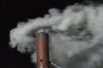 El humo blanco y negro (o gris) del cónclave: ¿qué químicos hay en la chimenea?