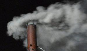 El humo blanco y negro (o gris) del cónclave: ¿qué químicos hay en la chimenea?