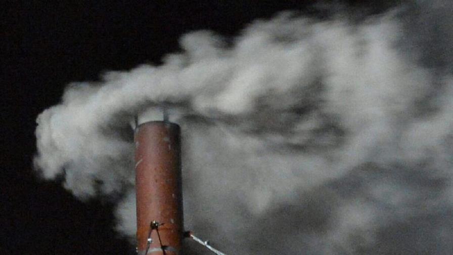 El humo blanco y negro (o gris) del cónclave: ¿qué químicos hay en la chimenea? El humo blanco y negro (o gris) del cónclave: ¿qué químicos hay en la chimenea?