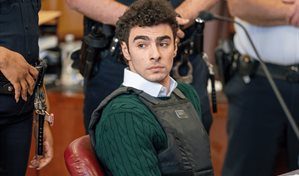 Juez en caso estatal de Mangione acepta ocultar videos a los medios hasta el juicio