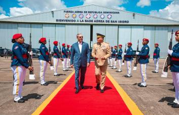 Abinader parte rumbo a Washington para encuentro con Marco Rubio