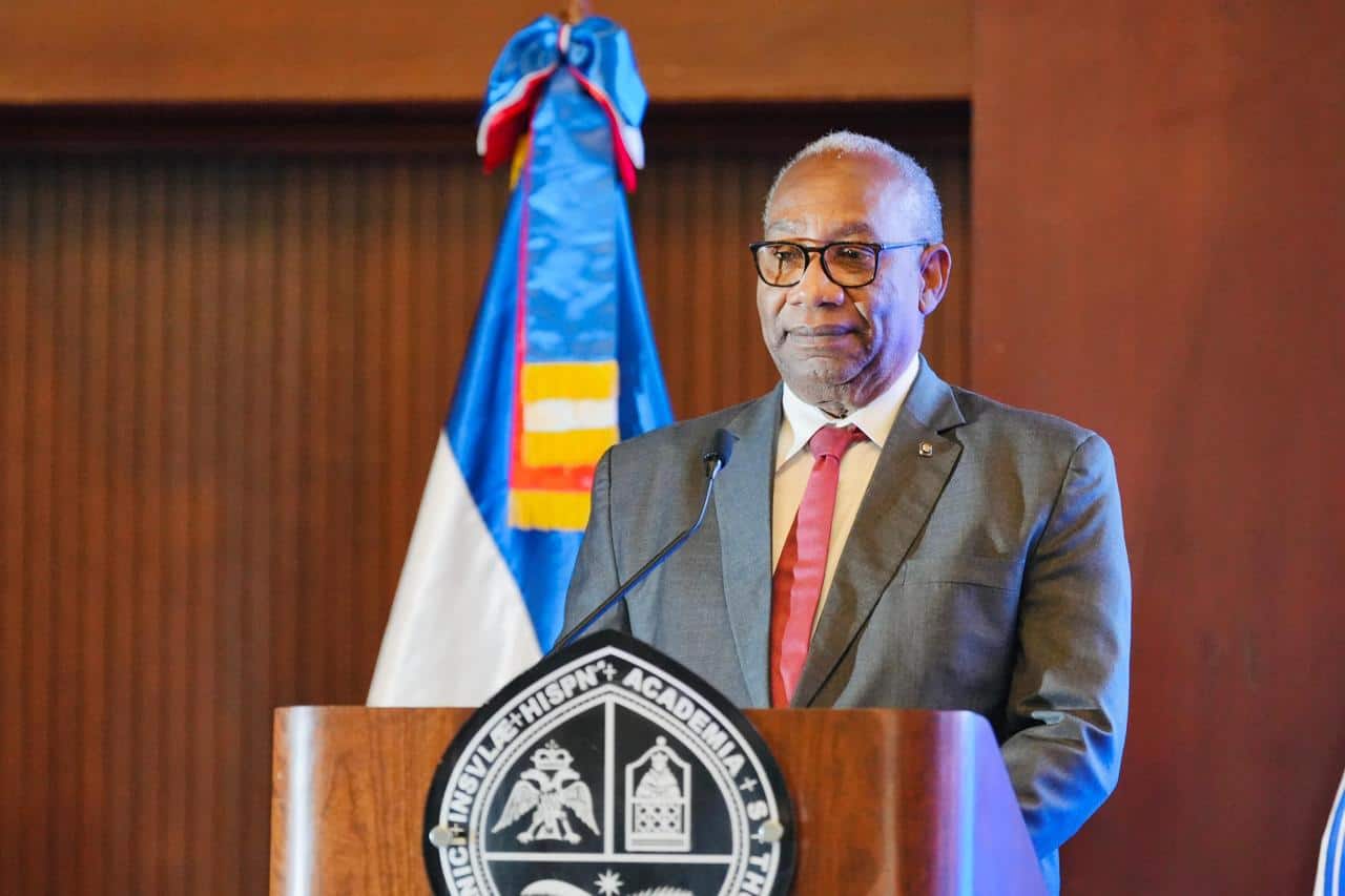 El rector de la UASD, maestro Editrudis Beltrán,  se dirige a los presentes.promovió de distintas categorías a 2600 profesores sobre la base del desempeño, en cumplimiento a lo establecido en el Estatuto Orgánico y lo referente a la Carrera Académica.
